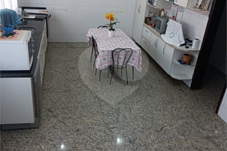 Sobrado à venda com 5 quartos, sendo 4 suítes,  em Rolinópolis, São Paulo, SP