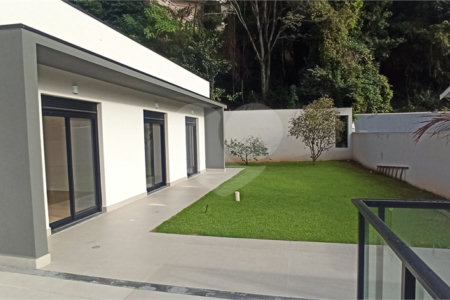 Casa à venda com 4 quartos, sendo 3 suítes, no condomínio Estância Marambaia, Vinhedo - SP