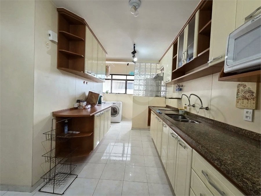 Apartamento à venda com 2 quartos, sendo 1 suíte,  em Laranjeiras, Rio de Janeiro, RJ