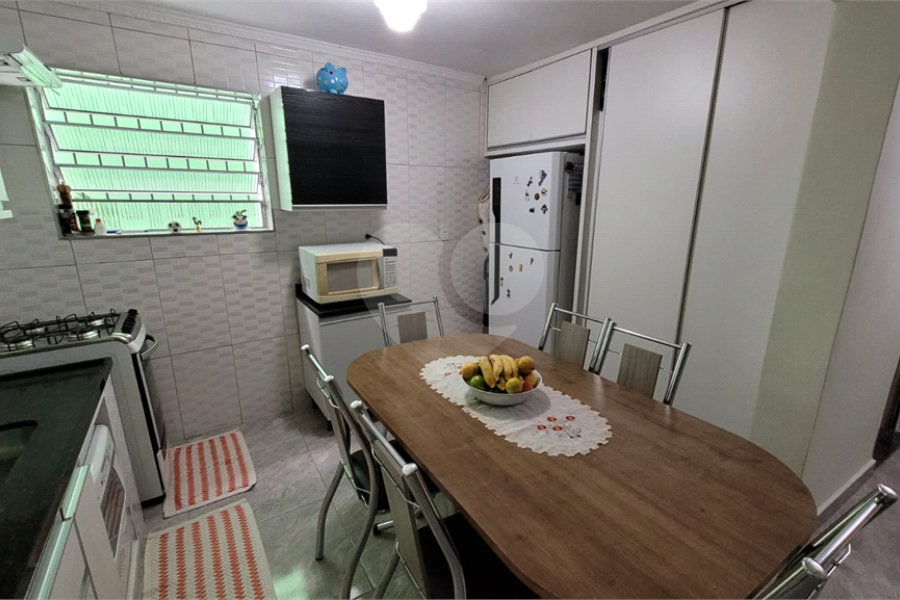 Casa à venda com 4 quartos, sendo 1 suíte, em Parque Maria Domitila, São Paulo, SP