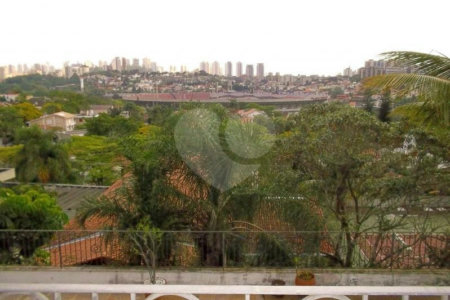 Sobrado à venda com 4 quartos, sendo 2 suítes, em Jardim Leonor, São Paulo, SP