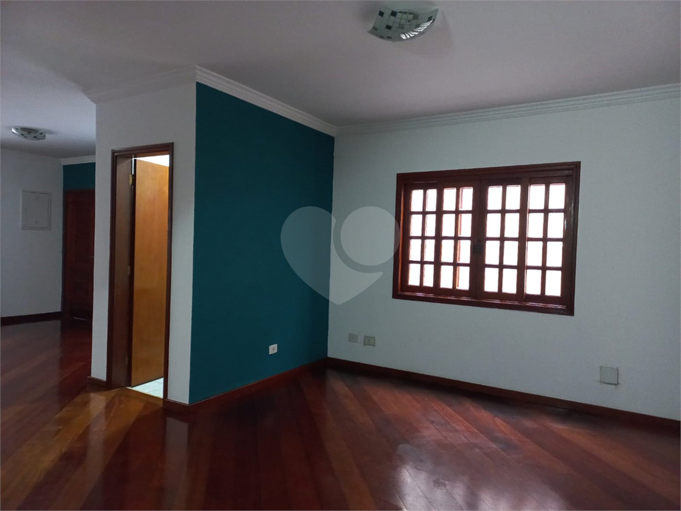 Sobrado à venda com 4 quartos, sendo 3 suítes, em Cidade São Francisco, São Paulo, SP