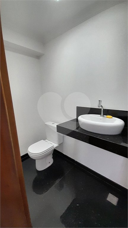 Casa à venda com 3 quartos, sendo 1 suíte, no condomínio Residencial Jardins, São Bernardo do Campo - SP