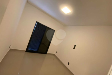 Casa à venda com 3 quartos, sendo 1 suíte,  no condomínio Residencial Helena Maria, Sorocaba - SP