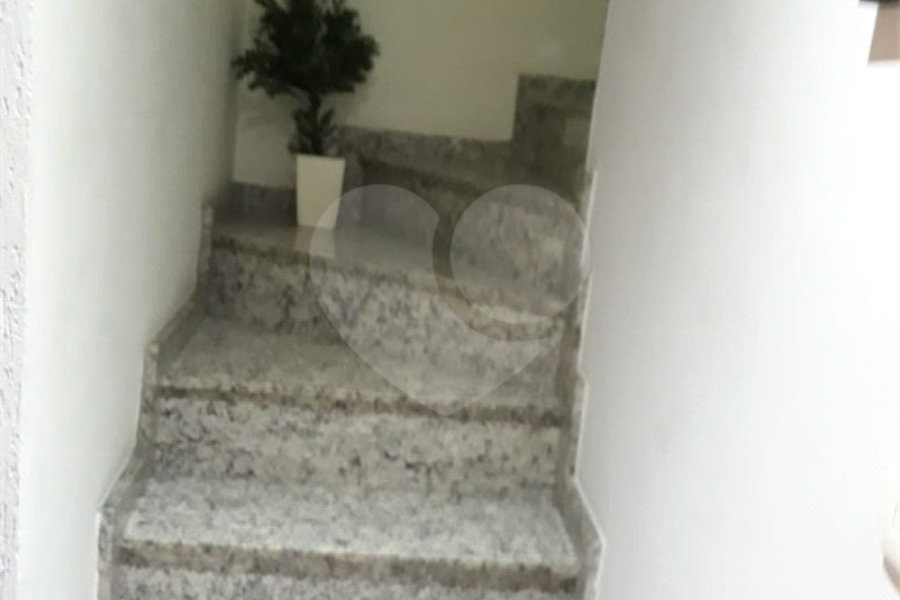 Sobrado à venda com 3 quartos, sendo 1 suíte, em Jardim Santa Mena, Guarulhos, SP