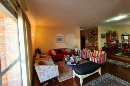 Casa à venda com 3 quartos, sendo 1 suíte, em Interlagos, São Paulo, SP