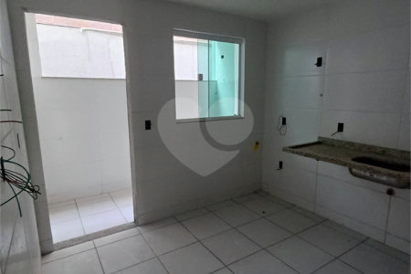 Casa à venda com 2 quartos, sendo 1 suíte, no condomínio Residencial Marlene Correia, Rio de Janeiro - RJ