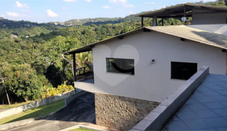 Casa à venda com 5 quartos, sendo 2 suítes, no condomínio Alpes da Cantareira, Mairiporã - SP