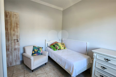Casa à venda com 4 quartos, sendo 2 suítes, no condomínio Residencial Jardim Primavera, Louveira - SP