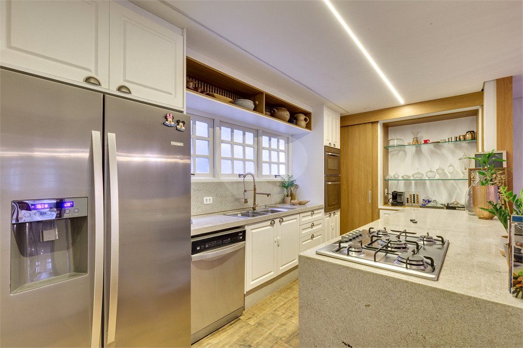 Casa à venda com 5 quartos, sendo 3 suítes, em Alto da Boa Vista, São Paulo, SP