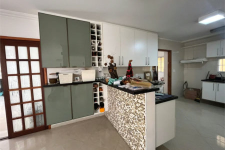 Sobrado à venda com 4 quartos, sendo 1 suíte, em Vila Cordeiro, São Paulo, SP