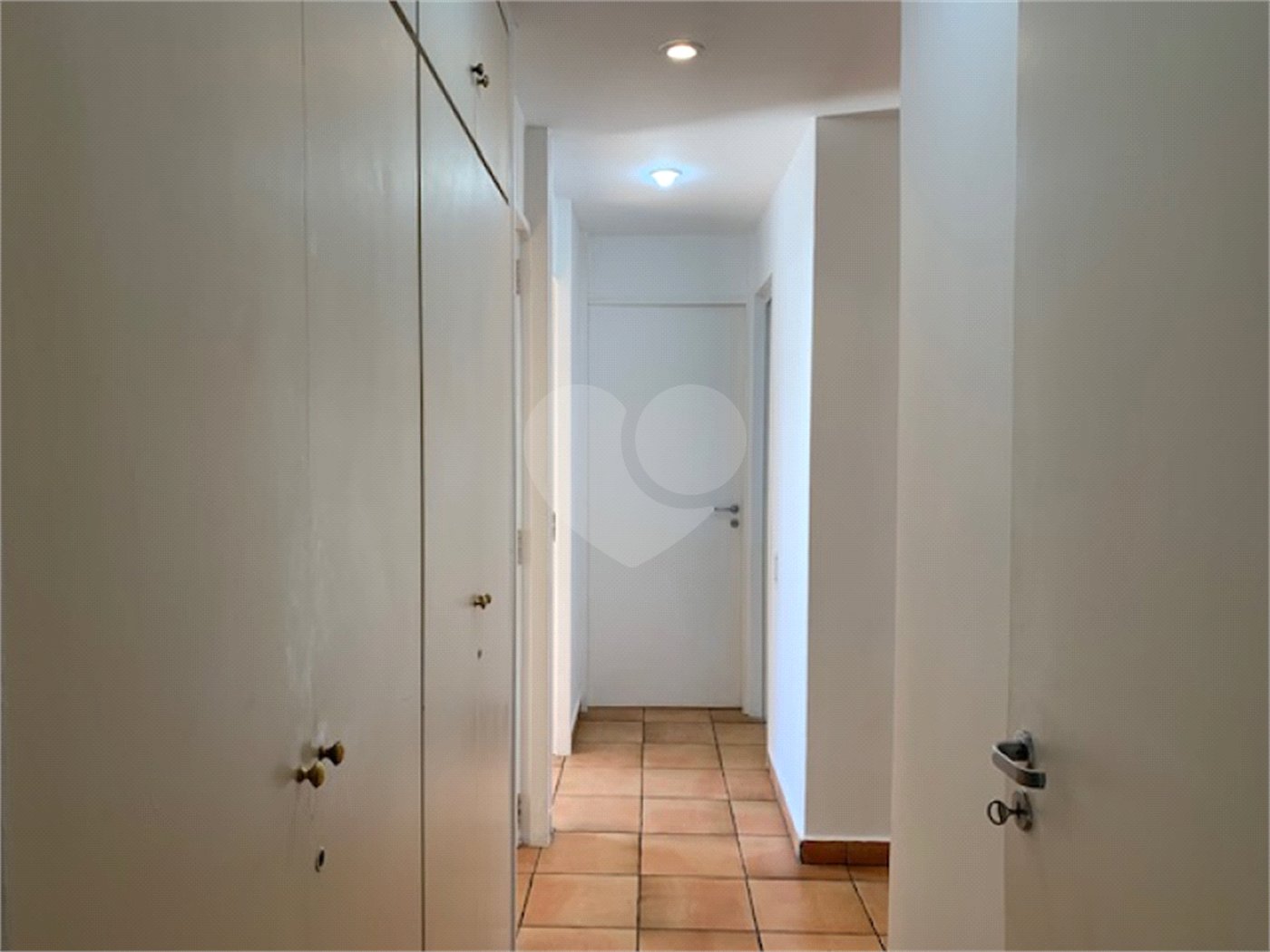 Apartamento à venda com 3 quartos, sendo 1 suíte, em Alto da Boa Vista, São Paulo, SP