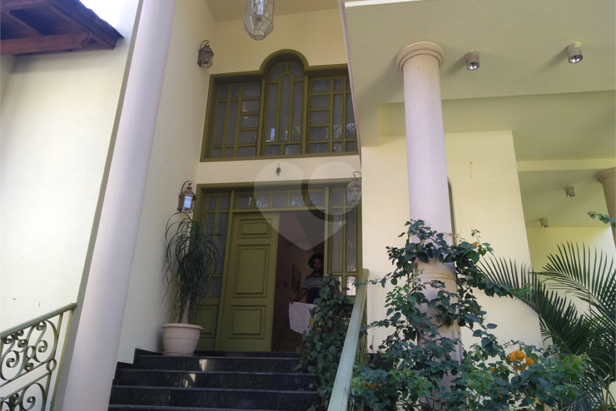Sobrado à venda com 4 quartos, sendo 3 suítes,  em Horto, São Paulo, SP
