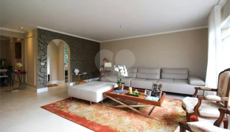 Apartamento à venda com 3 quartos, sendo 1 suíte, em Moema, São Paulo, SP