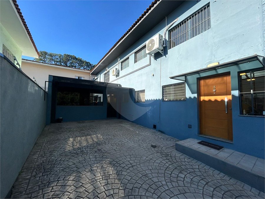 Sobrado à venda com 15 quartos, sendo 3 suítes, em Tucuruvi, São Paulo, SP