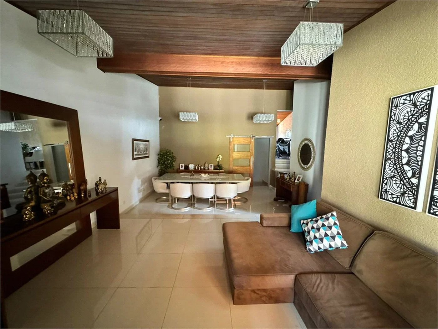 Casa à venda com 3 quartos, sendo 1 suíte, no condomínio Residencial Jardim das Flores 1510, Cotia - SP