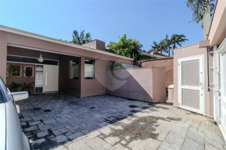 Casa à venda com 3 quartos, sendo 1 suíte, em Alto da Boa Vista, São Paulo, SP