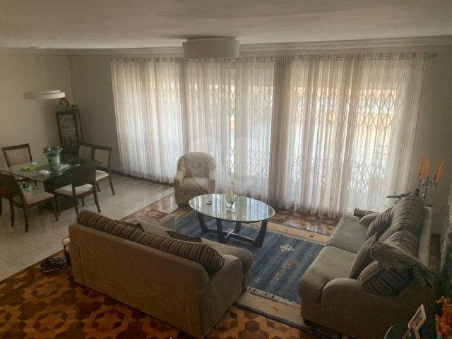 Casa à venda com 3 quartos, sendo 1 suíte,  em Interlagos, São Paulo, SP