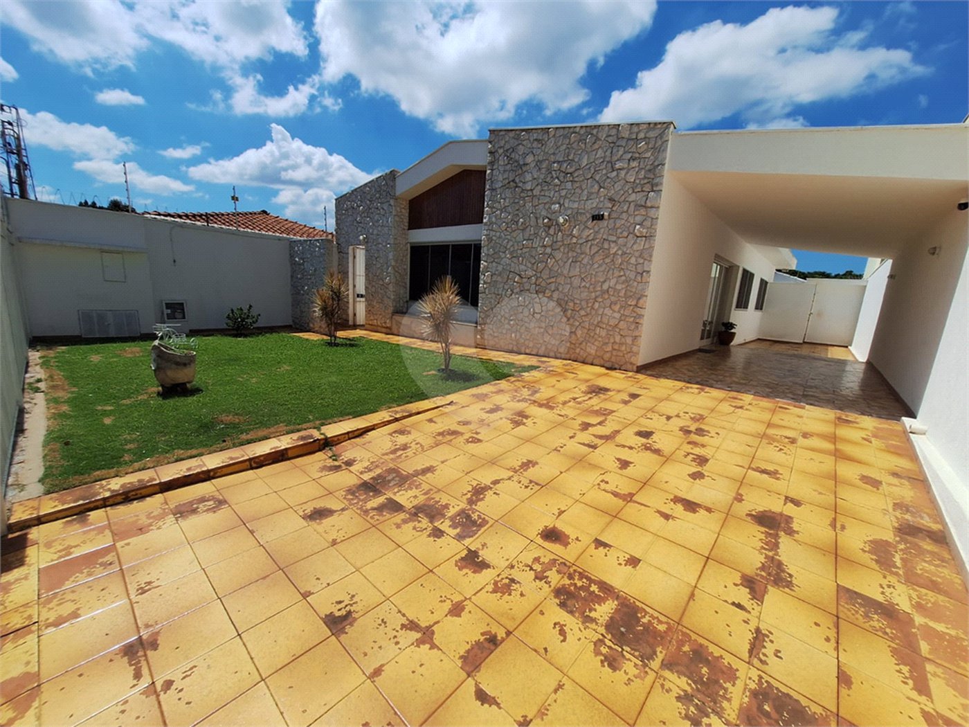 Casa à venda com 2 dormitórios á venda.