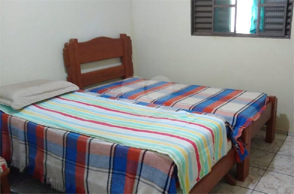 Casa térrea com 2 dormitórios.