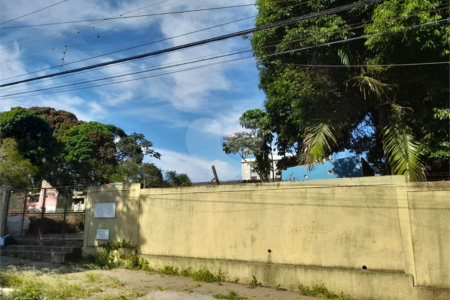 Terreno Comercial à Venda na Av. Teixeira de Barros – Rua Larga