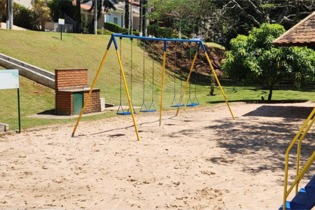 Terreno à Venda com 450m2 em Condomínio Fechado na Cidade de Louveira/SP
