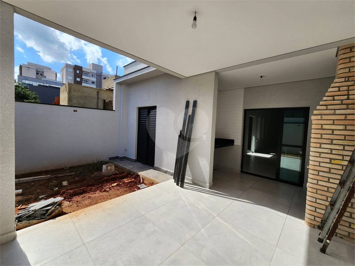 Casa à venda com 3 quartos, sendo 1 suíte, no condomínio Santinon, Sorocaba - SP