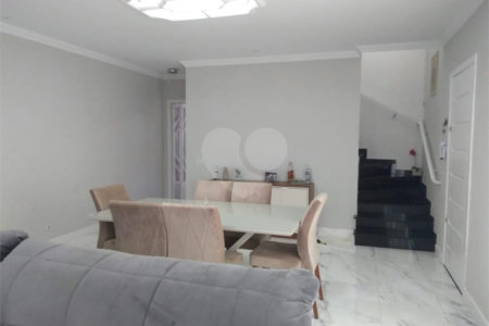 Casa à venda com 3 quartos, sendo 1 suíte,  no condomínio Casa de Rua, São Paulo - SP