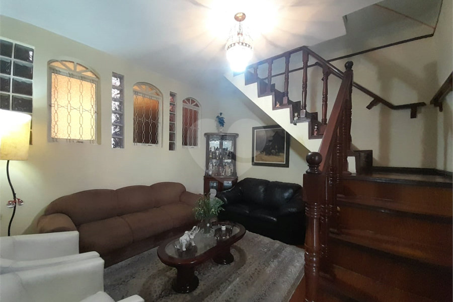 Sobrado à venda com 4 quartos, sendo 1 suíte,  em Saúde, São Paulo, SP
