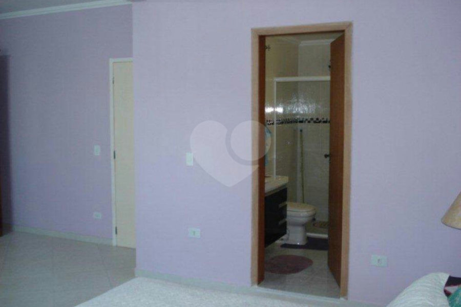 Sobrado à venda com 5 quartos, sendo 1 suíte, em Interlagos, São Paulo, SP