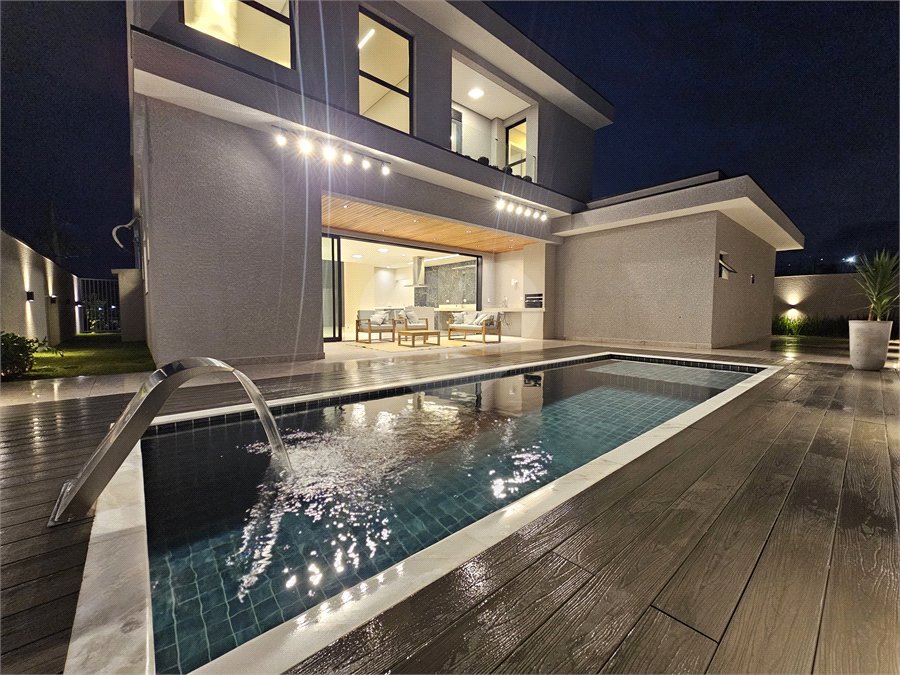 Casa à venda com 4 suítes no condomínio Villas do Jaguari, Santana de Parnaíba - SP