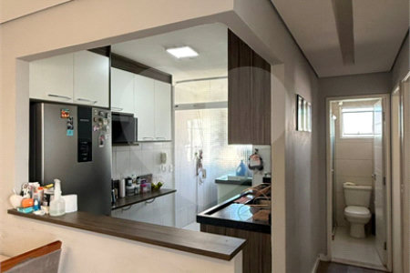 Apartamento com 48m², 2 dormitórios, 1 vaga de garagem, à venda em Itaquera.