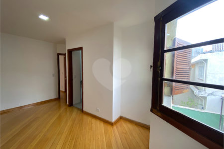 Sobrado à venda com 7 quartos, sendo 2 suítes, em Brooklin Paulista, São Paulo, SP