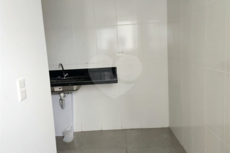 Casa à venda com 2 quartos, sendo 1 suíte, no condomínio Residencial Sanches, São Paulo - SP