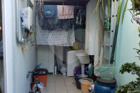 Casa à venda com 3 quartos, sendo 1 suíte, no condomínio Morada dos Pinheiros, São Paulo - SP