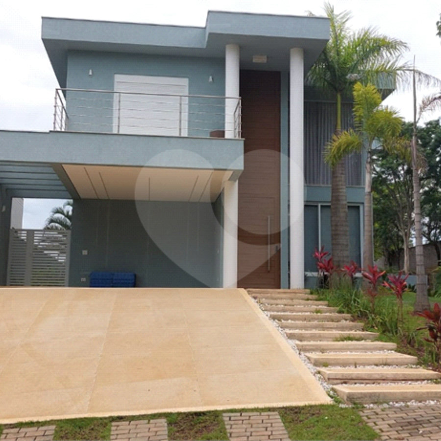 Casa à venda com 4 suítes no condomínio Figueira Garden, Atibaia - SP