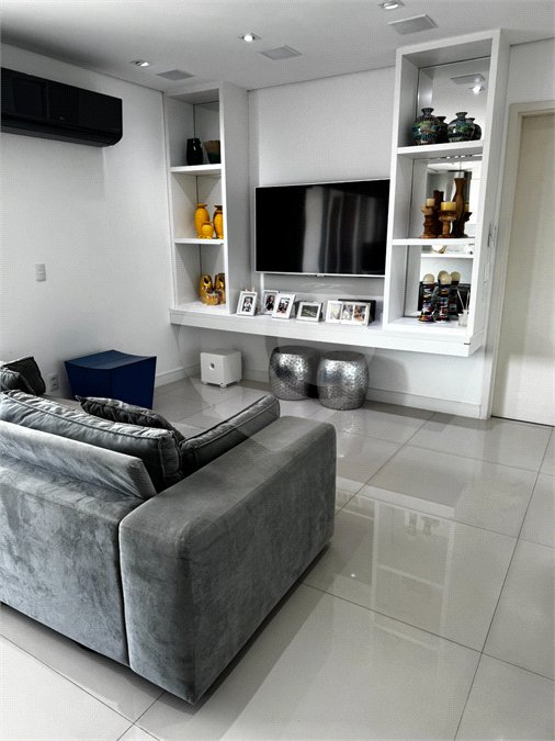 Apartamento à venda com 3 quartos, sendo 1 suíte,  em Vila Suissa, Mogi das Cruzes, SP