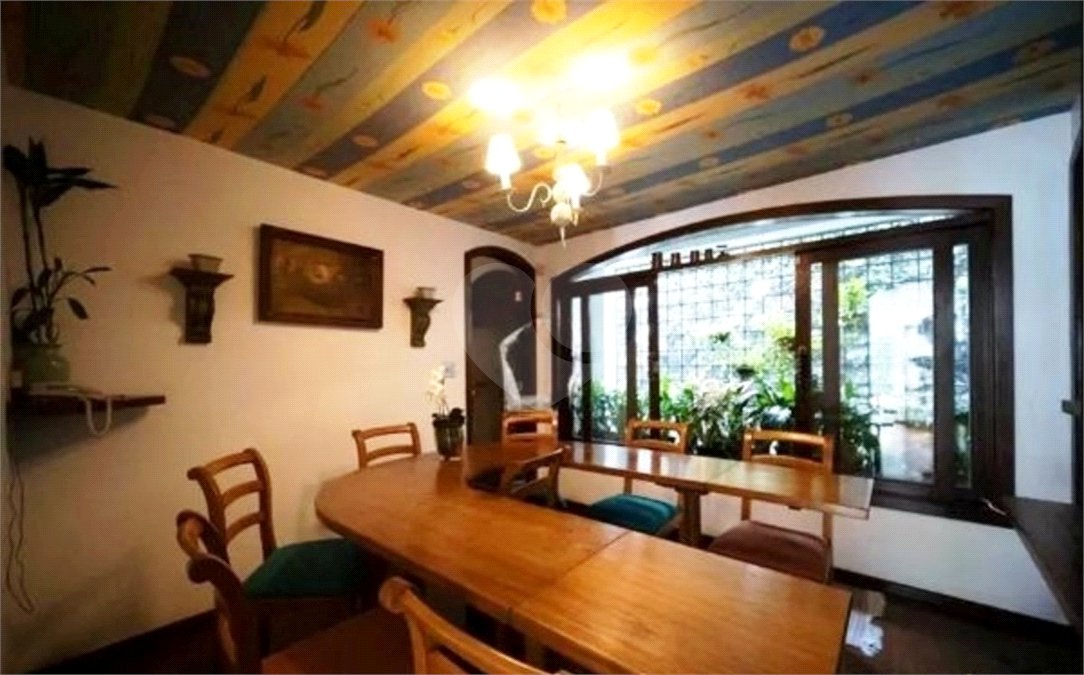 Casa à venda com 5 quartos, sendo 2 suítes,  em Jardim Everest, São Paulo, SP
