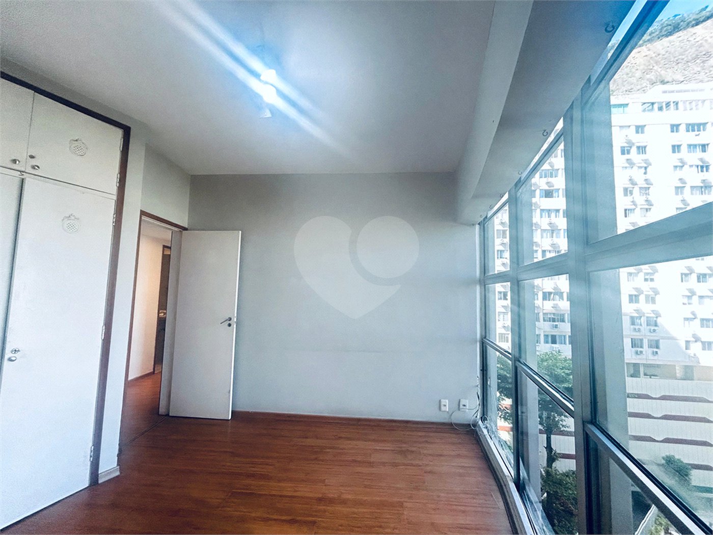 Apartamento à venda com 3 quartos, sendo 1 suíte, em Lagoa, Rio de Janeiro, RJ