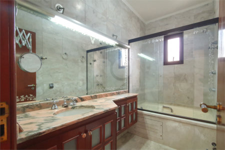 Casa à venda com 4 quartos, sendo 3 suítes,  no condomínio Vila das Flores, São Paulo - SP