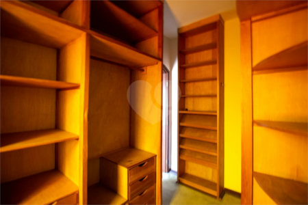Casa à venda ou para alugar com 4 quartos, sendo 1 suíte, no Centro, São Roque, SP