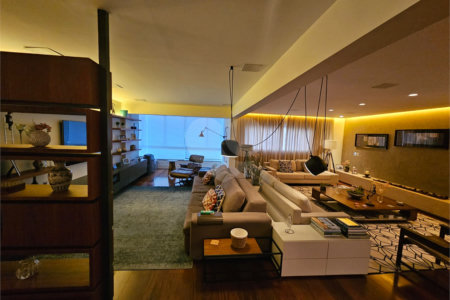 Apartamento à venda com 3 suítes em Indianópolis, São Paulo, SP