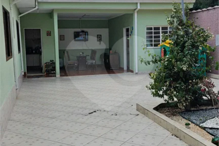 Casa à venda com 3 quartos, sendo 1 suíte, em Jaraguá, São Paulo, SP