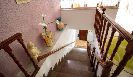 Sobrado à venda com 5 quartos, sendo 1 suíte,  em Jardim Villaça, São Roque, SP