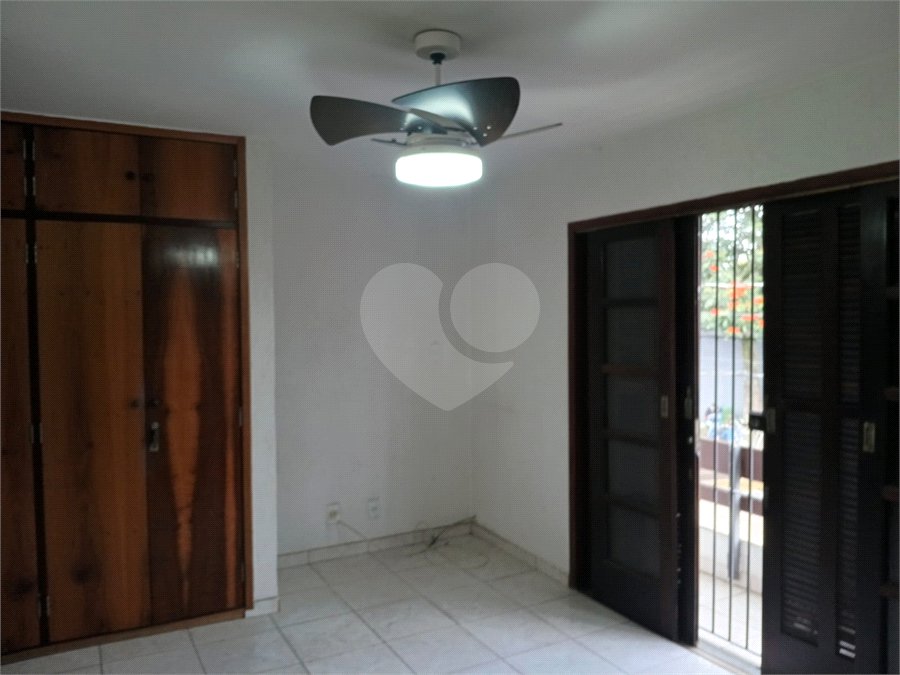 Sobrado à venda com 4 quartos, sendo 2 suítes, em Interlagos, São Paulo, SP