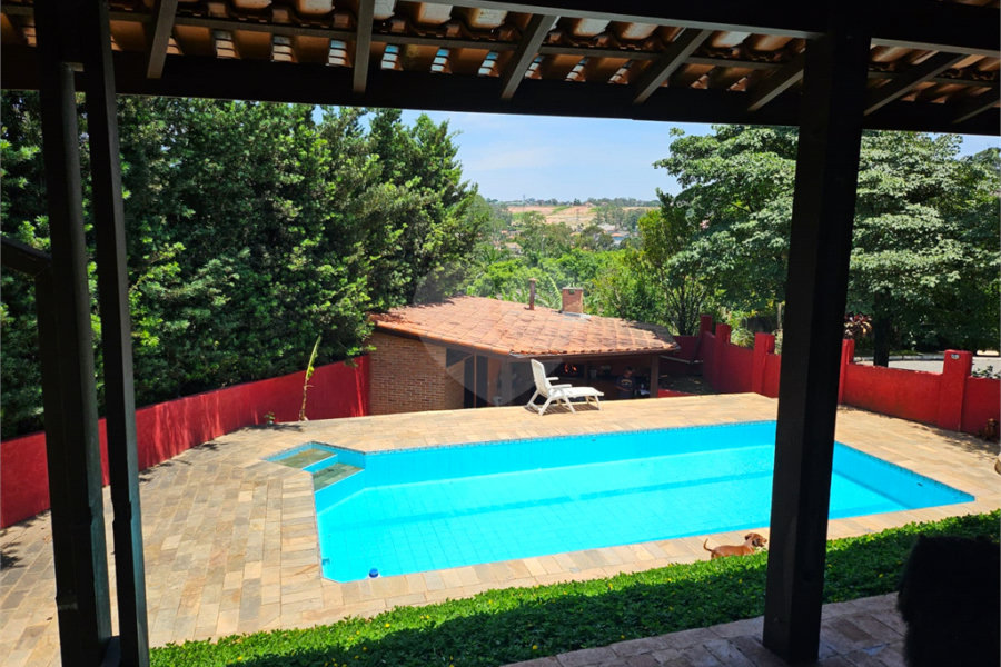 Casa à venda com 4 quartos, sendo 3 suítes, no condomínio Residncial Euroville, Carapicuíba - SP