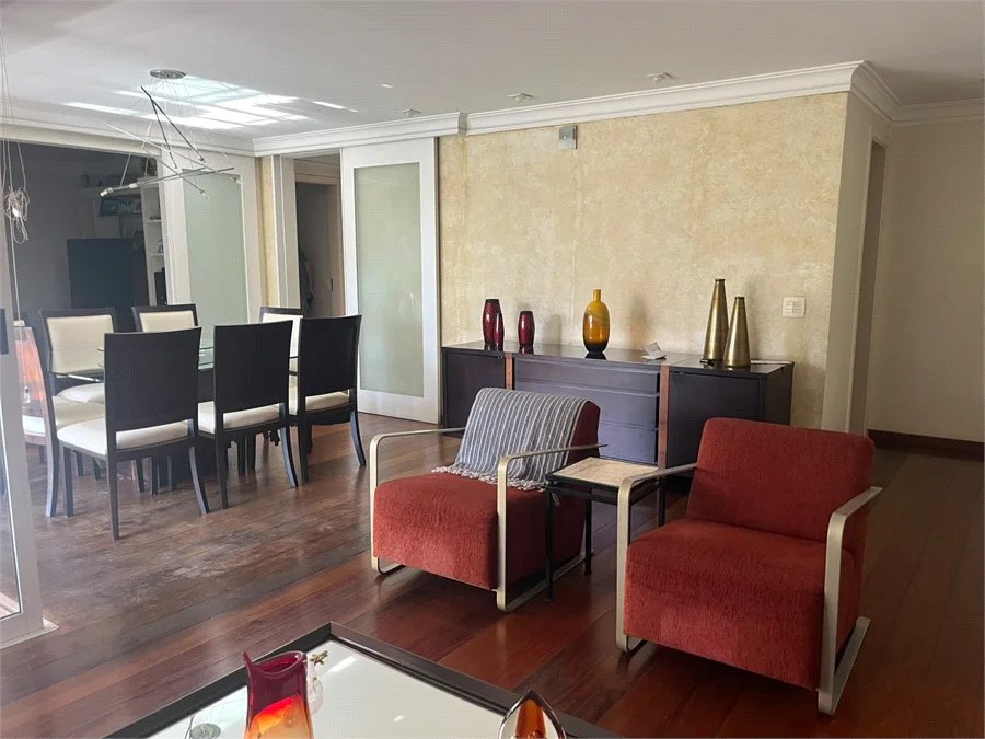 Apartamento à venda com 3 suítes em Real Parque, São Paulo, SP