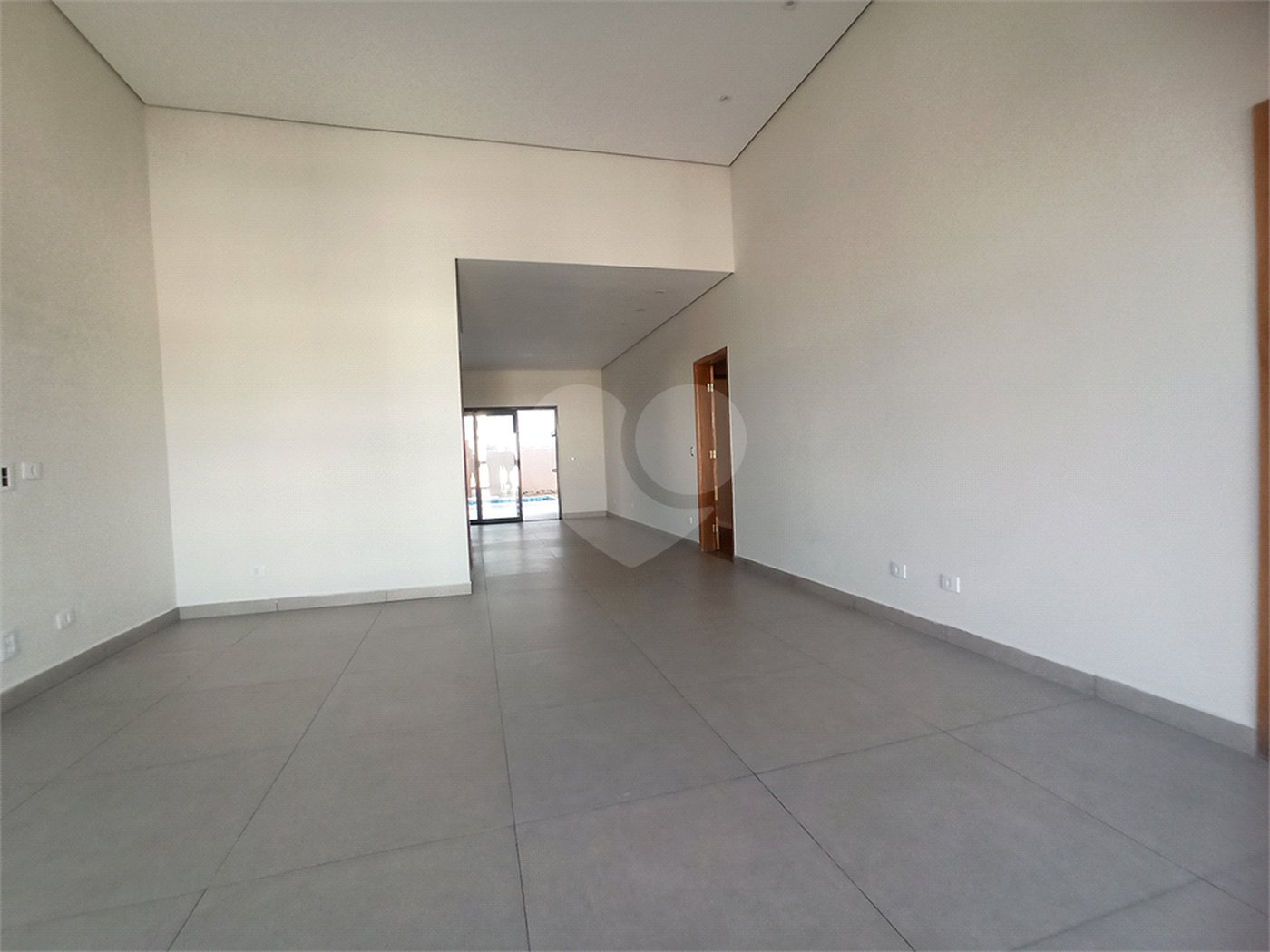 Casa à venda com 3 quartos, sendo 1 suíte, no condomínio Buona Vita, Atibaia - SP