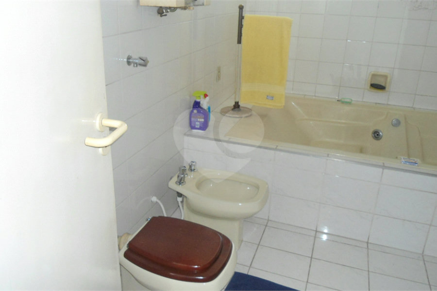 Sobrado à venda ou para alugar com 3 suítes em Vila Mascote, São Paulo, SP