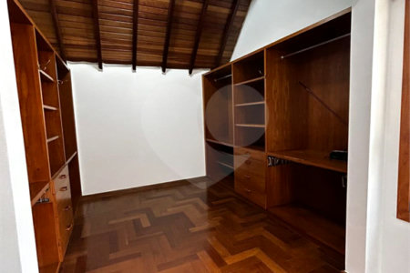 Casa à venda ou para alugar com 4 suítes no condomínio Vilaggio Monte Alegre, São Paulo - SP